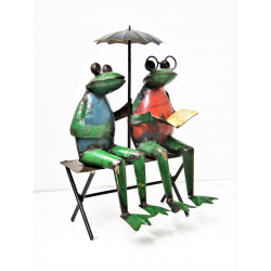 Żaba na ławce po Parasolem Figurka z metalu z recyclingu